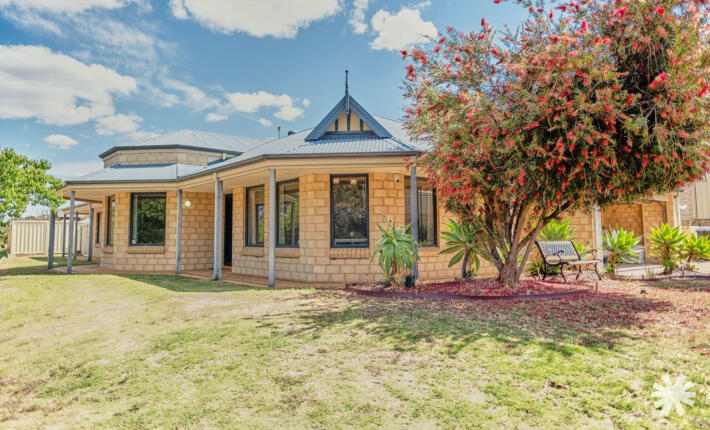 14 Campion Fairway, Lakelands WA 6180