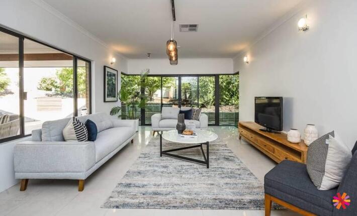 2 Valley Views Drive, Landsdale WA 6065